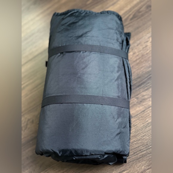 Pendleton USA Wool Roll-Up Blanket w/ Leather Strap Carrier - Picture 3 of 6